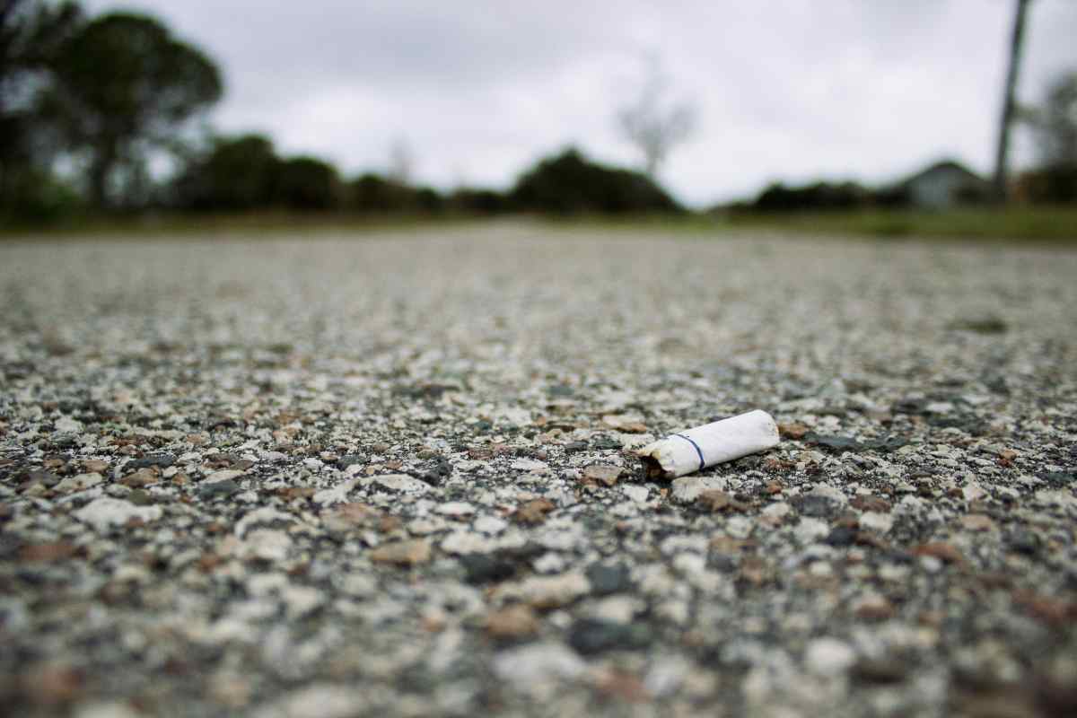 Le sigarette nell'asfalto del futuro