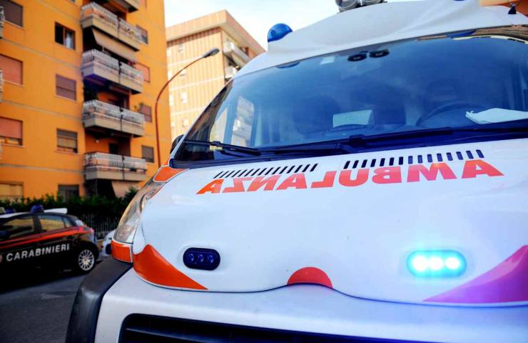 Ambulanza e carabinieri