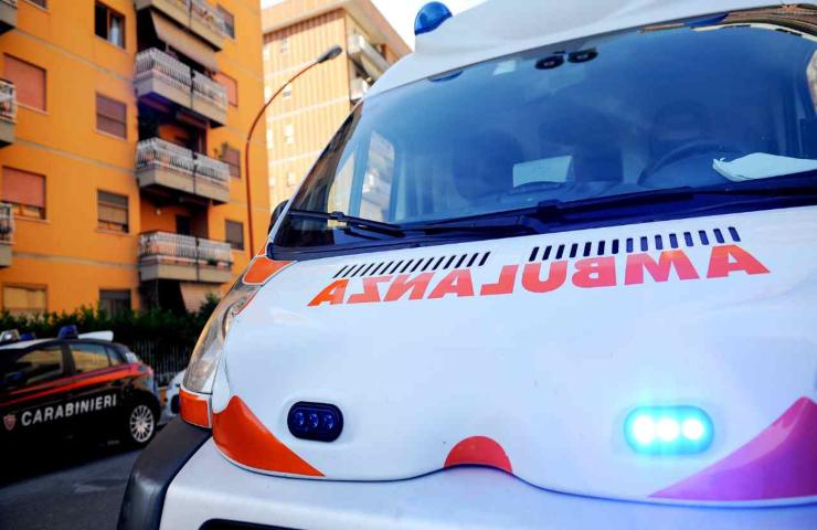 Carabinieri e ambulanza