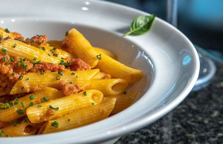 pasta zafferano salsiccia ricetta