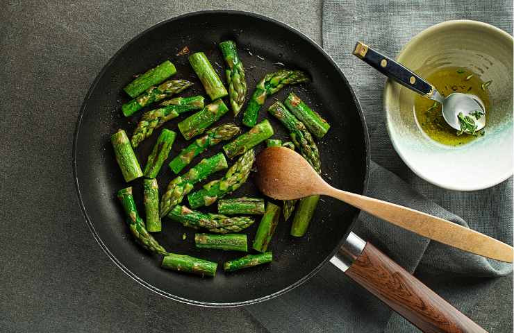 asparagi in padella