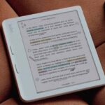 Schermo del nuovo ebook con frasi e disegni colorati