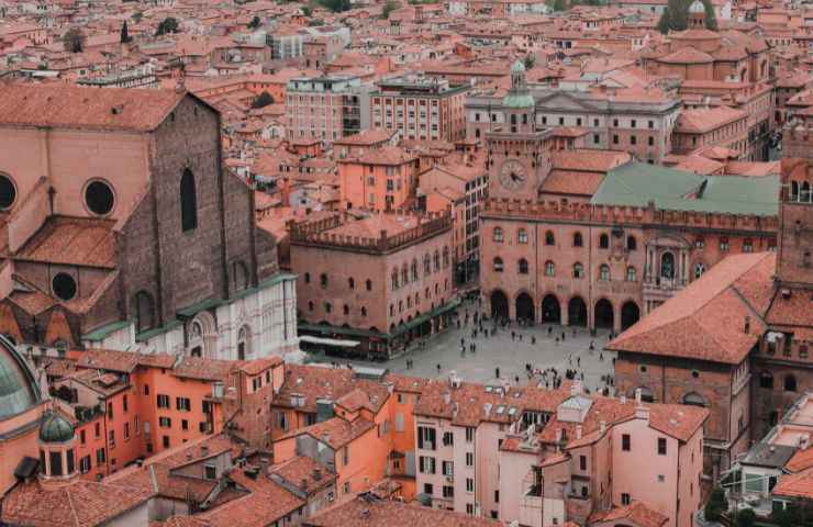 Piazza centrale di Bologna