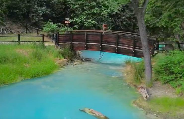 Il corso d’acqua turchese di Scafa in Abruzzo