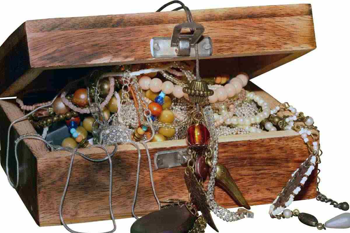 gioielli nel baule