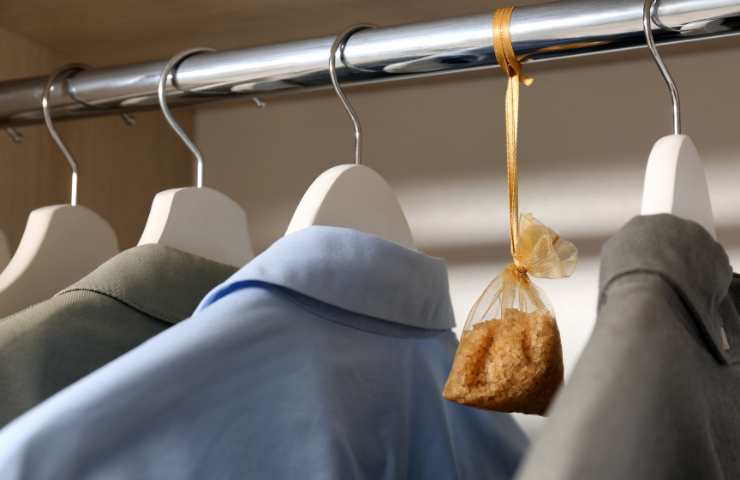 sacchetti profumati nell'armadio